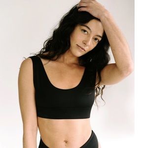 Londre Bodywear The Sport Scoop Top swimsuit size: XL Black